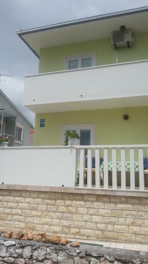 Apartment Ana โรกอซนิซา ภายนอก รูปภาพ